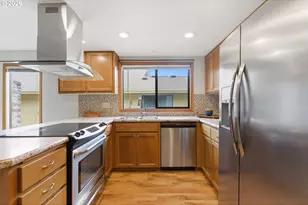 2211 NE 156th Ave, Portland, OR 97230 - Photo 7