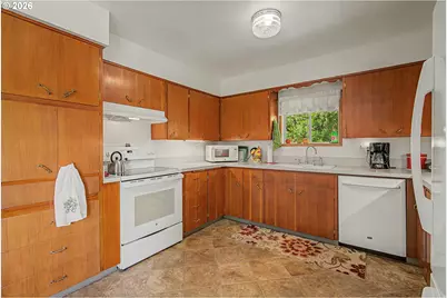 1016 NE 10th Ave, Hillsboro, OR 97124 - Photo 13