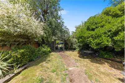 1025 N 3rd St, Woodburn, OR 97071 - Photo 39