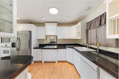 1025 N 3rd St, Woodburn, OR 97071 - Photo 9