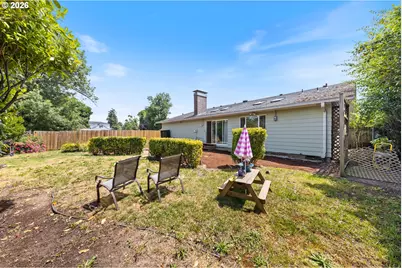 1025 N 3rd St, Woodburn, OR 97071 - Photo 43