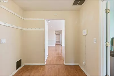 1025 N 3rd St, Woodburn, OR 97071 - Photo 19
