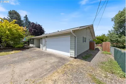 1025 N 3rd St, Woodburn, OR 97071 - Photo 3