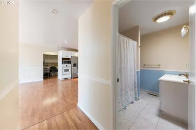 1025 N 3rd St, Woodburn, OR 97071 - Photo 35