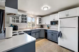 1532 E Chamberlain Ave, Cottage Grove, OR 97424 - Photo 17