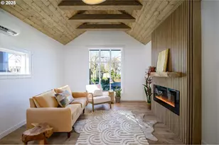 326 NE 8th St, McMinnville, OR 97128 - Photo 9