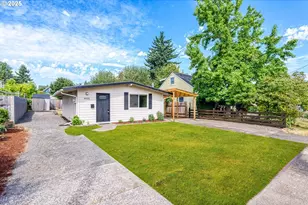 9025 N Clarendon Ave, Portland, OR 97203 - Photo 19