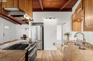 9025 N Clarendon Ave, Portland, OR 97203 - Photo 7