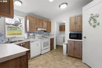 583 Suncrest St, Myrtle Creek, OR 97457 - Photo 9