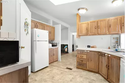 583 Suncrest St, Myrtle Creek, OR 97457 - Photo 11