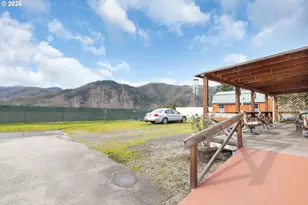 583 Suncrest St, Myrtle Creek, OR 97457 - Photo 3