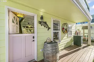 376 N Tomahawk Island Dr, Portland, OR 97217 - Photo 3