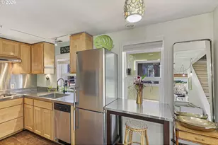 376 N Tomahawk Island Dr, Portland, OR 97217 - Photo 5