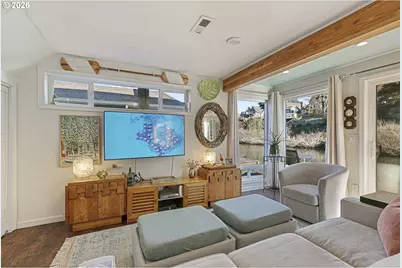 376 N Tomahawk Island Dr, Portland, OR 97217 - Photo 15