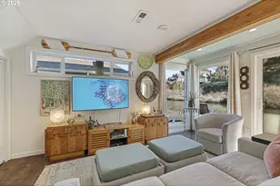 376 N Tomahawk Island Dr, Portland, OR 97217 - Photo 15