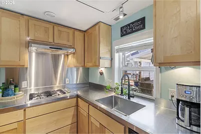 376 N Tomahawk Island Dr, Portland, OR 97217 - Photo 7