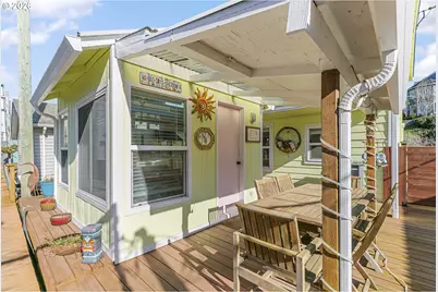 376 N Tomahawk Island Dr, Portland, OR 97217 - Photo 35