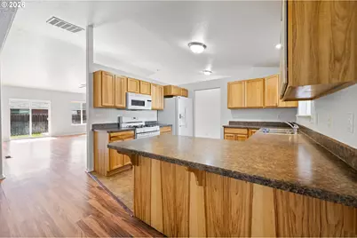 583 SE Ponderosa Dr, Madras, OR 97741 - Photo 9