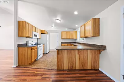 583 SE Ponderosa Dr, Madras, OR 97741 - Photo 5