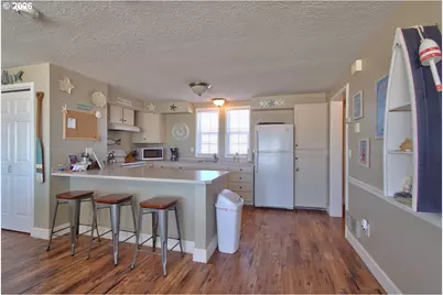 122 NW Oceania Dr, Waldport, OR 97394 - Photo 9
