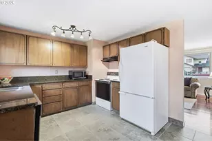 10276 SE Long St, Portland, OR 97266 - Photo 19