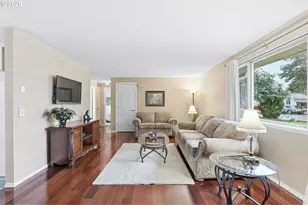 10276 SE Long St, Portland, OR 97266 - Photo 9