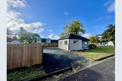 1039 Chestnut Ave, Cottage Grove, OR 97424 - Photo 25