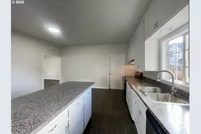 1039 Chestnut Ave, Cottage Grove, OR 97424 - Photo 9