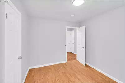 14125 SE Division St, Portland, OR 97236 - Photo 11