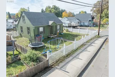 2303 Long St, Sweet Home, OR 97386 - Photo 3