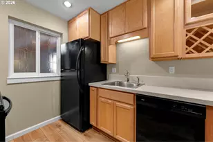4990 S Landing Dr, Portland, OR 97239 - Photo 11