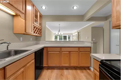 4990 S Landing Dr #202, Portland, OR 97239 - Photo 9