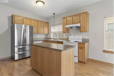 765 NE 93rd Ave, Portland, OR 97220 - Photo 17