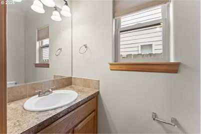 765 NE 93rd Ave, Portland, OR 97220 - Photo 15