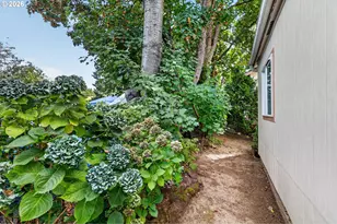 9015 NE Sumner St, Portland, OR 97220 - Photo 17