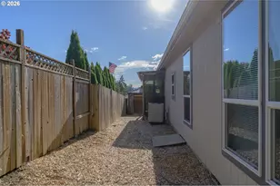 953 N Adams St, Lafayette, OR 97127 - Photo 35