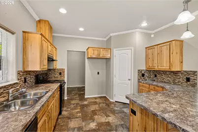 953 N Adams St, Lafayette, OR 97127 - Photo 13
