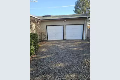 738 S 2nd St, Carlton, OR 97111 - Photo 5