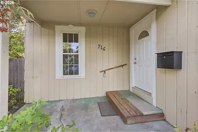 716 F St, Springfield, OR 97477 - Photo 7