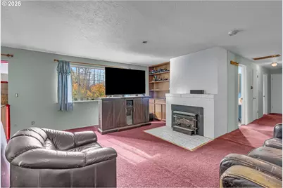 6500 SE Madrona Dr, Milwaukie, OR 97222 - Photo 9