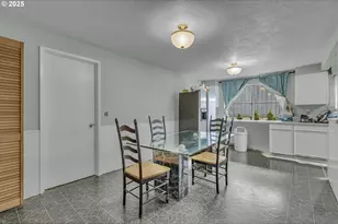 6500 SE Madrona Dr, Milwaukie, OR 97222 - Photo 23