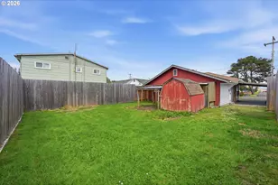 237 S 7th St, Coos Bay, OR 97420 - Photo 37