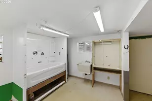 237 S 7th St, Coos Bay, OR 97420 - Photo 13
