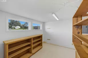 237 S 7th St, Coos Bay, OR 97420 - Photo 7