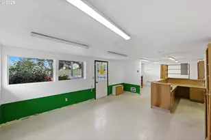 237 S 7th St, Coos Bay, OR 97420 - Photo 5