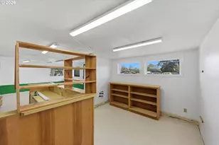 237 S 7th St, Coos Bay, OR 97420 - Photo 9