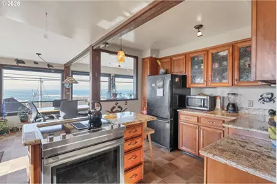 34 NE Williams Ave, Depoe Bay, OR 97341 - Photo 15