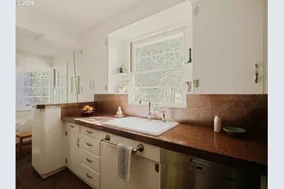 601 SW Chestnut St, Portland, OR 97219 - Photo 17