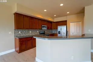 376 NW Crest View Ct, Hermiston, OR 97838 - Photo 9