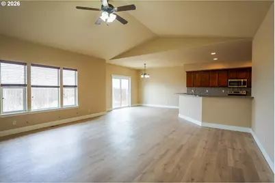 376 NW Crestview Ct, Hermiston, OR 97838 - Photo 11